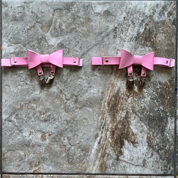 Dolls Kill Accessories - NWOT pink faux leather bow thigh garters adjustable